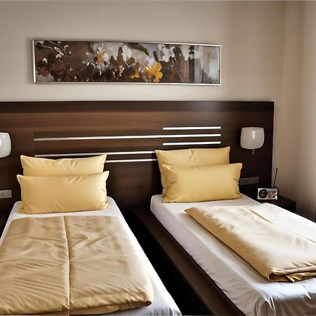 ארפורט Hotel Bruehlerhoehe מראה חיצוני תמונה