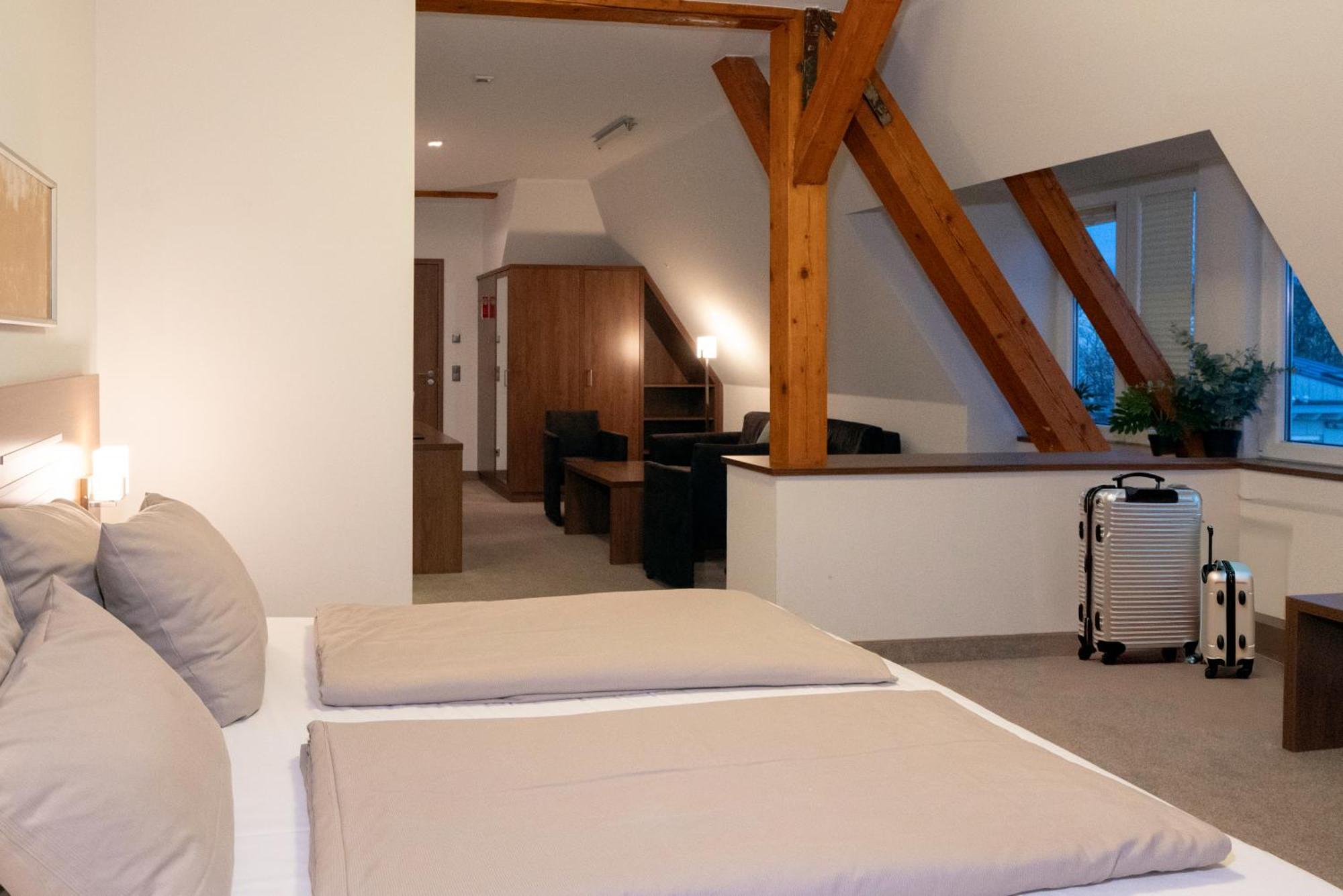 ארפורט Hotel Bruehlerhoehe מראה חיצוני תמונה