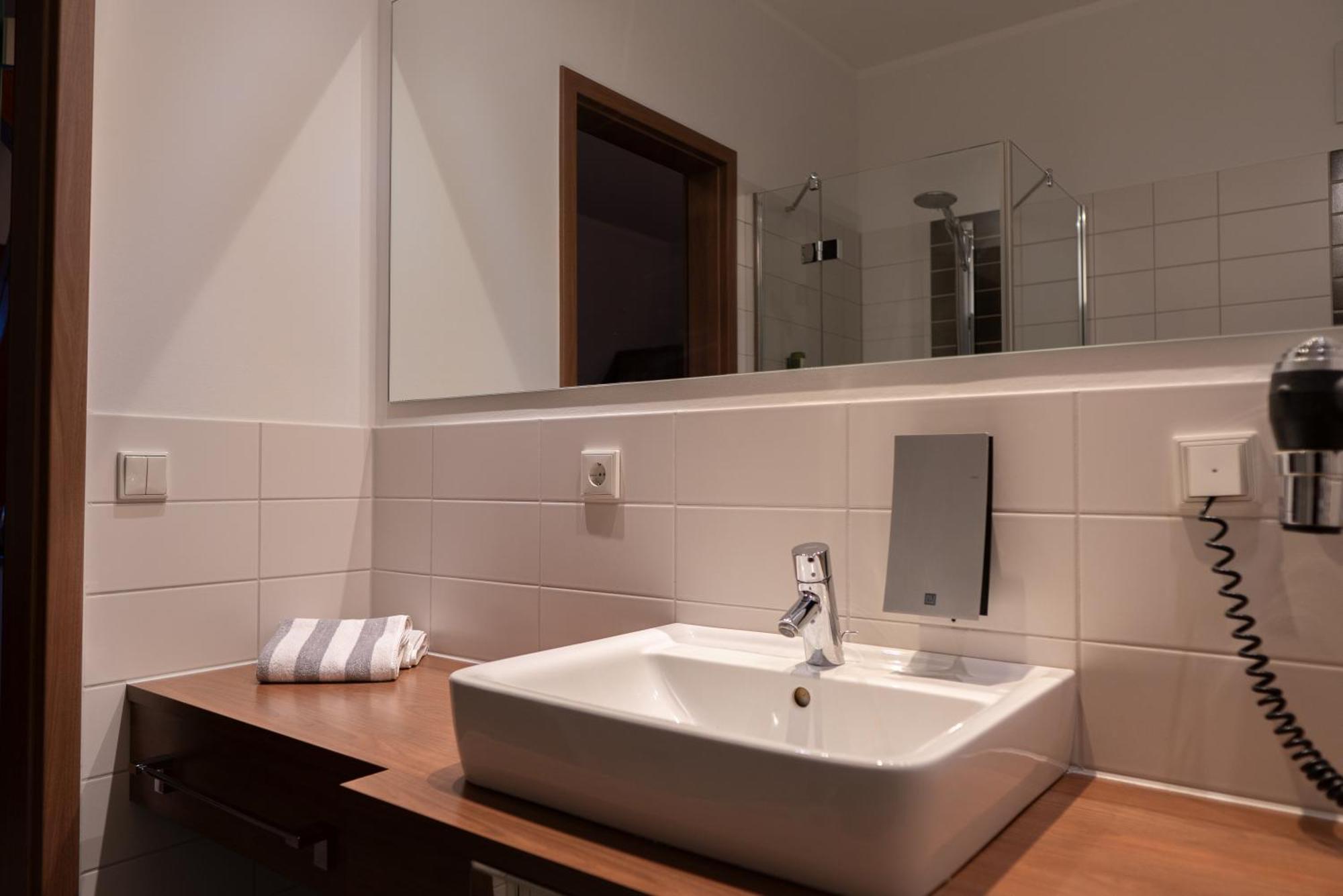 ארפורט Hotel Bruehlerhoehe מראה חיצוני תמונה