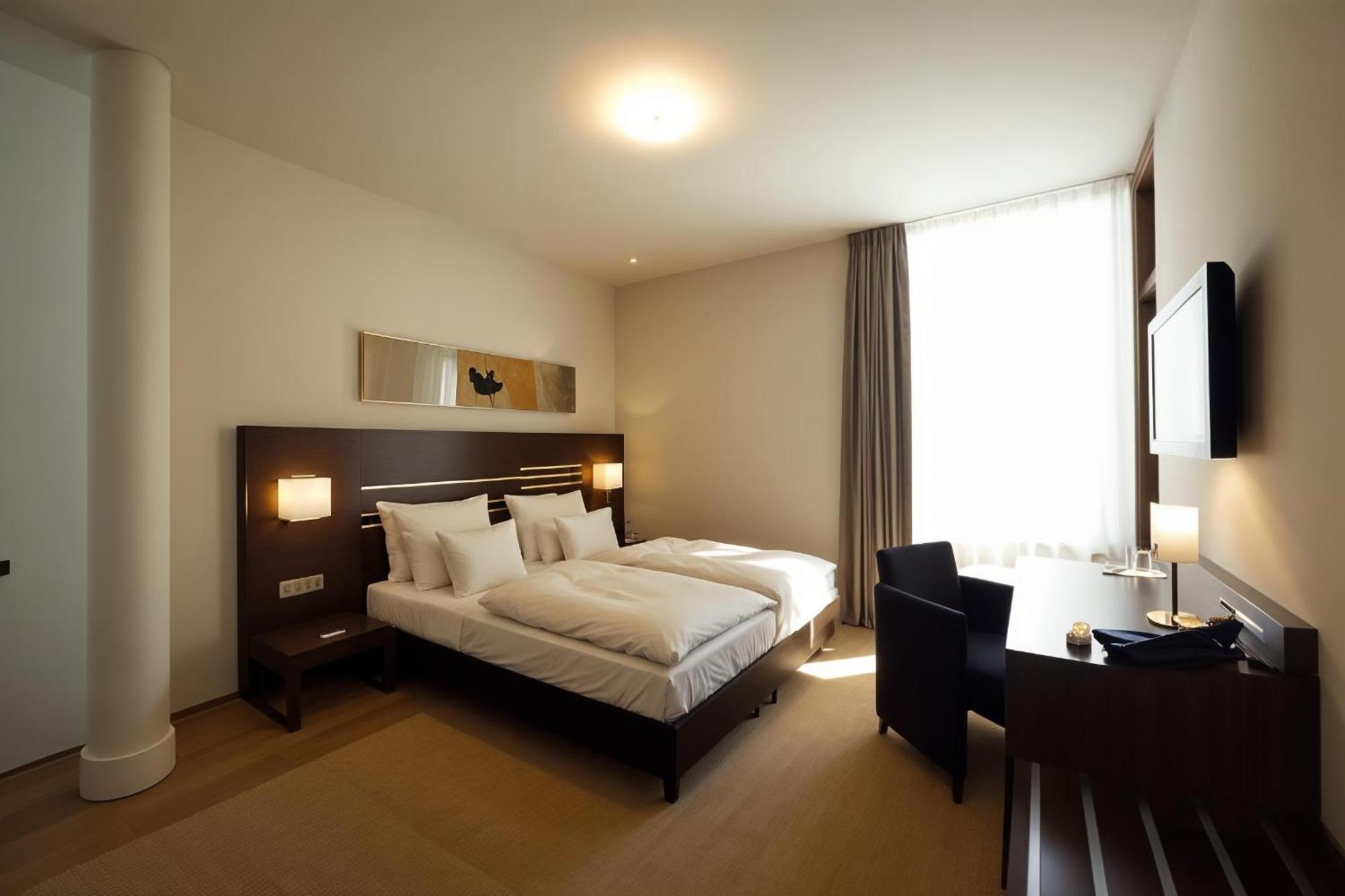 ארפורט Hotel Bruehlerhoehe מראה חיצוני תמונה