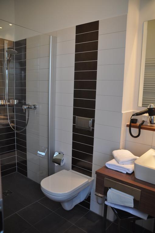 ארפורט Hotel Bruehlerhoehe מראה חיצוני תמונה